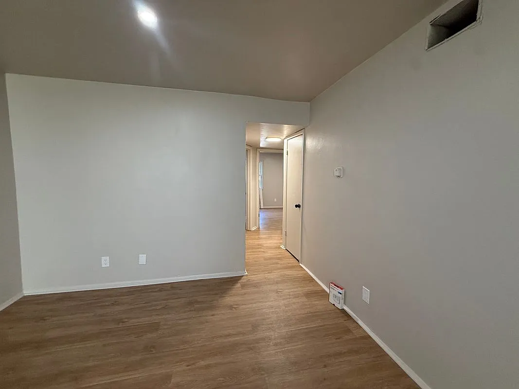 2 bed, 1.0 bath, 950 sqft, $1,200 — Photo 4