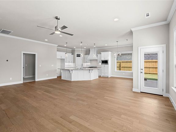 5th image of 2212 Charles St