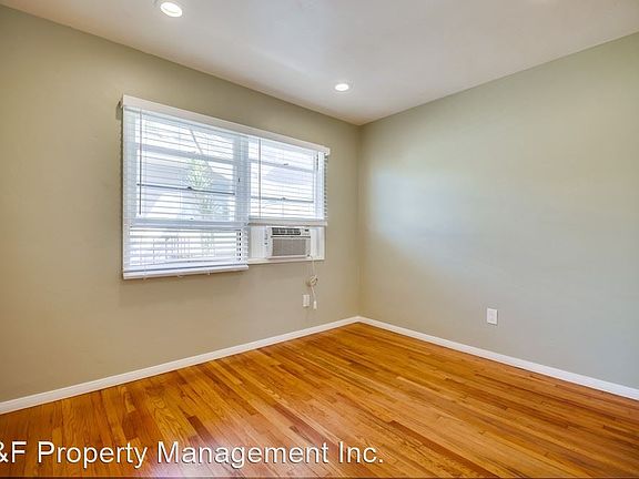 5th image of 2028 Meade Ave
