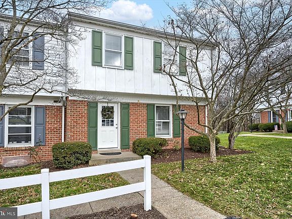 3rd image of 818 Allenview Dr