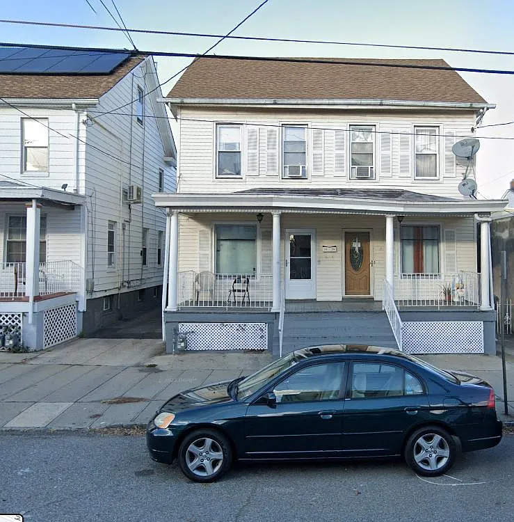 4 bed, 1300 sqft, $3,300 — Photo 1