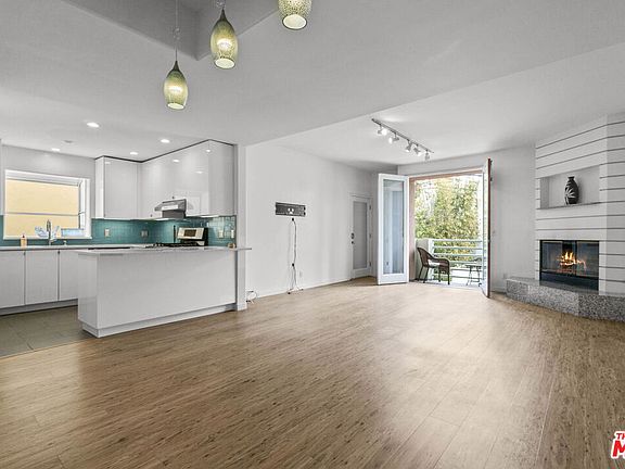 4th image of 123 Galleon St #B
