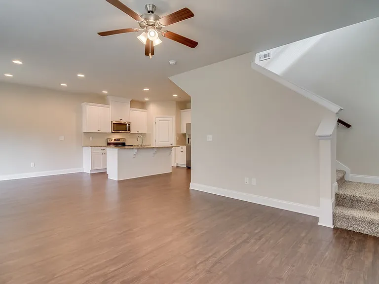 1895 Butternut Dr — Photo 5