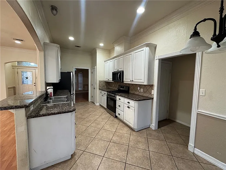 2703 Colony Glen Dr — Photo 6