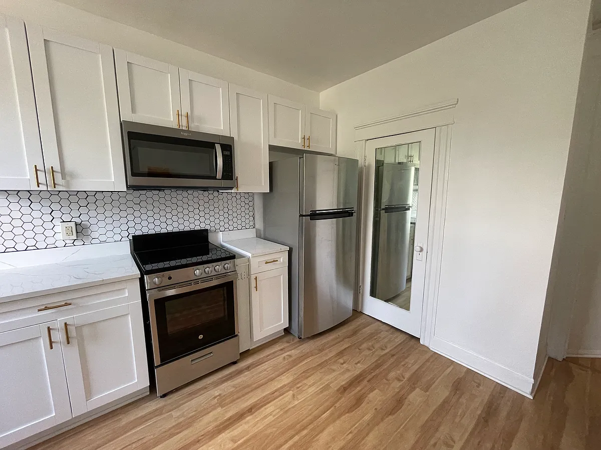 Building Photo - 207 W 29th St #2