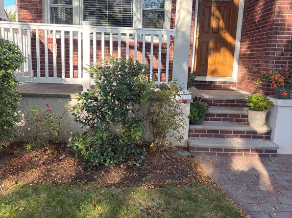 (undisclosed Address), Staten Island, NY 10305
