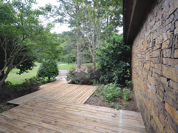 4th image of 11 Chinquepin Dr