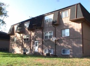 2324 E Locust St APT 104, Davenport, IA 52803