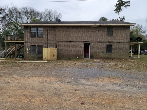 28 Walnut Ln #B, Deatsville, AL 36022
