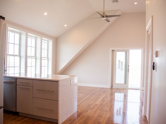 3rd image of 148 Shore Dr APT 7