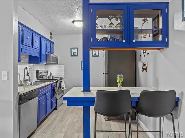 452 Chapel Ridge Dr APT B, Hazelwood, MO 63042