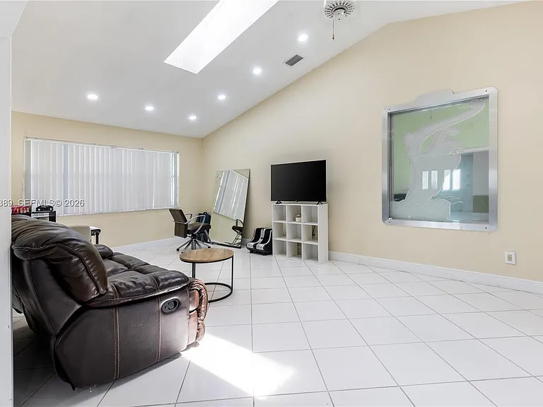 19323 Carolina Cir — Photo 19
