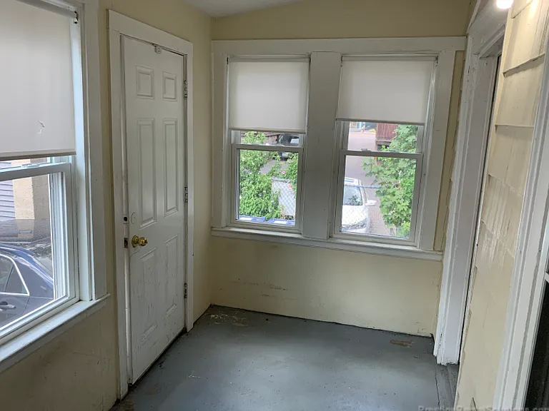 Davison St — Photo 17
