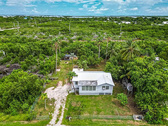 4th image of 19461 Canal Dr