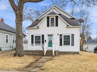 911 Franklin St, Pella, IA