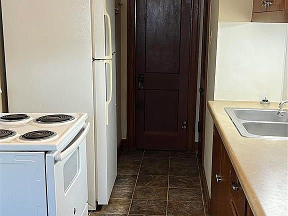 3rd image of 578 Tipton Ave