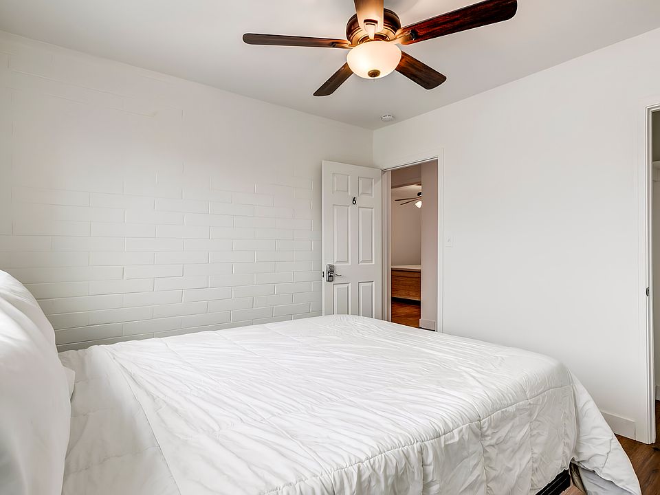 Queen size with reach in closet