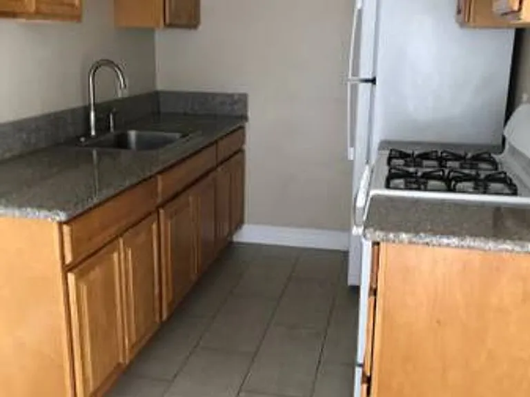 541 Nevin Ave — Photo 2
