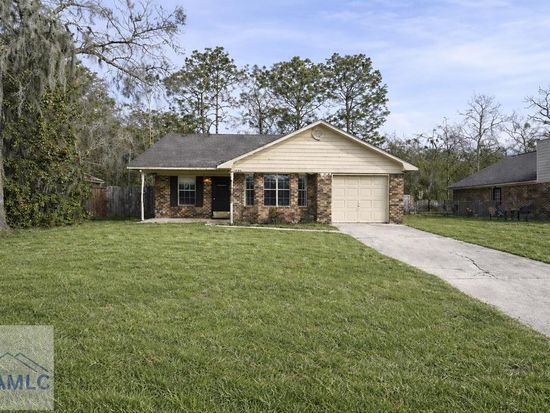 1064 Desert Shield St, Hinesville, GA 31313