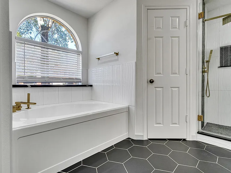 206 Doncaster St — Photo 31