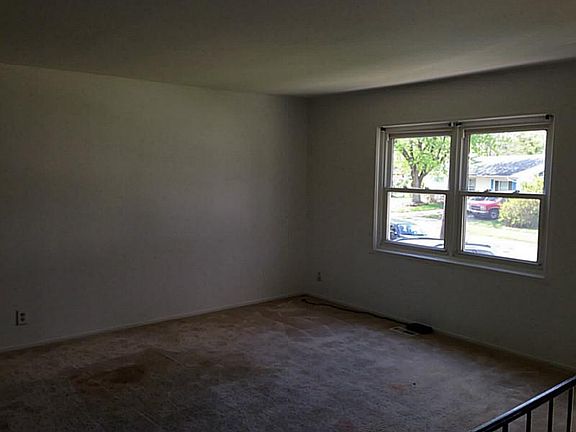 2nd image of 5714 Suburban Dr