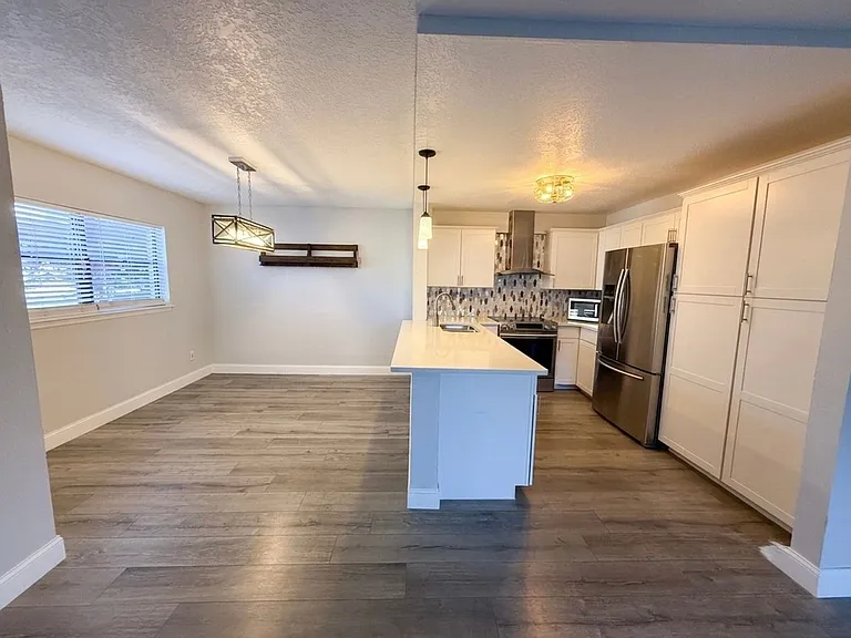150 Killarney Bay Ct #5 — Photo 6