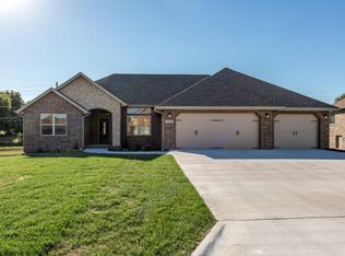 3329 N Wickham Ct, Springfield, MO 65803