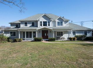 8 Gina Dr, Centerport, NY 11721