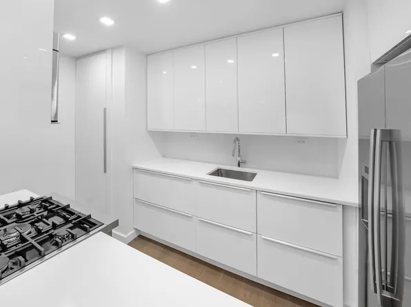 130 East 63rd Street image 10 of 11