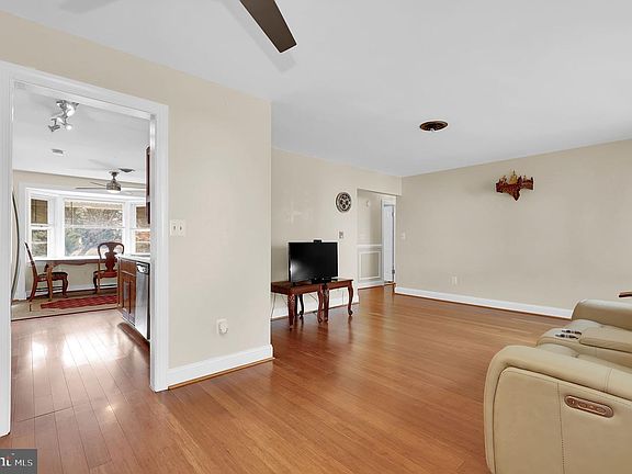 5th image of 28924 Ridge Rd