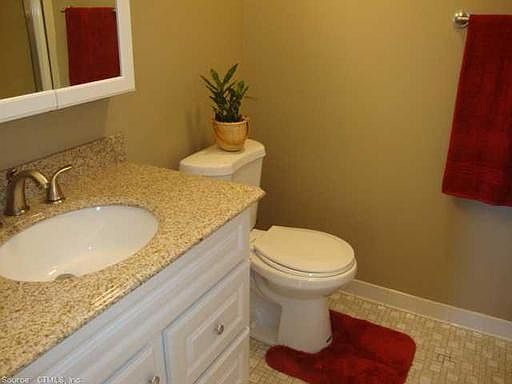 3rd image of 42 Little Oak Ln