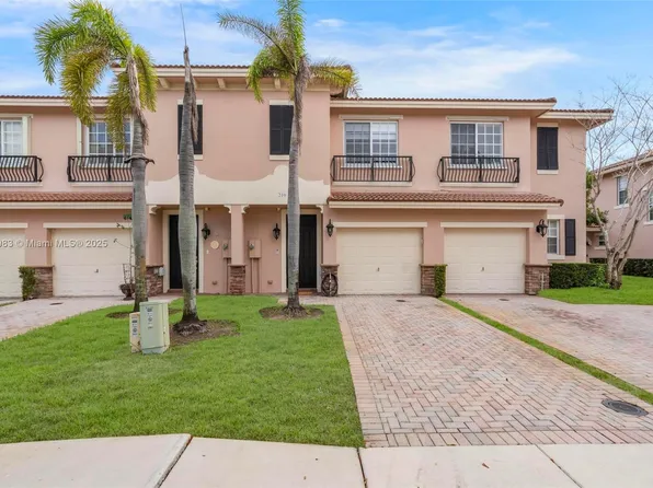 210 Las Brisas Cir, Sunrise, FL 33326