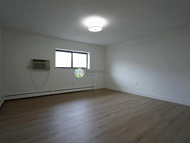 745 E 6th St #3 — Photo 2