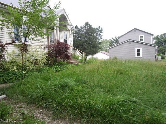 3rd image of 2037 Chandlersville Rd