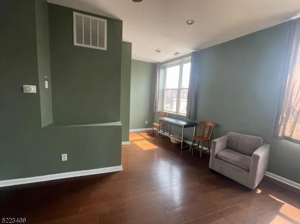326 Hackensack St APT 1, Carlstadt, NJ 07072