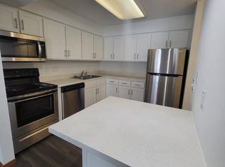6605 Tanager Ln, Eden Prairie, MN 55346