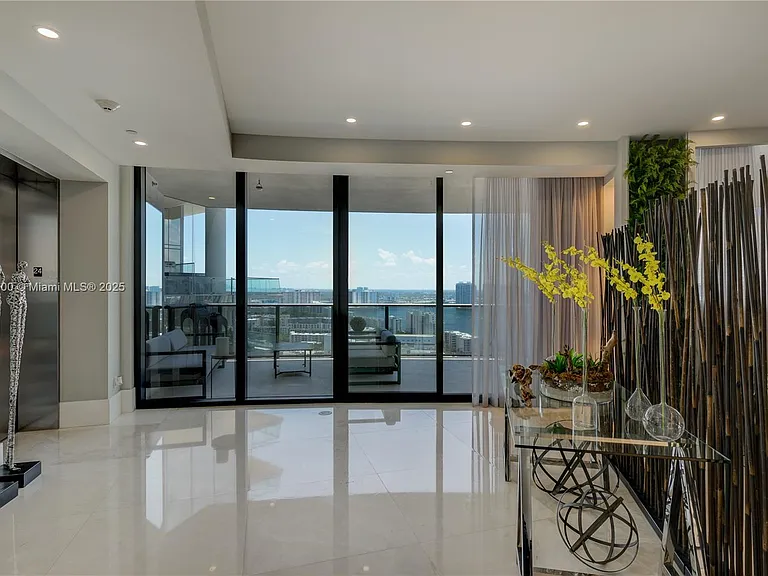 18555 Collins Ave #2403 — Photo 2