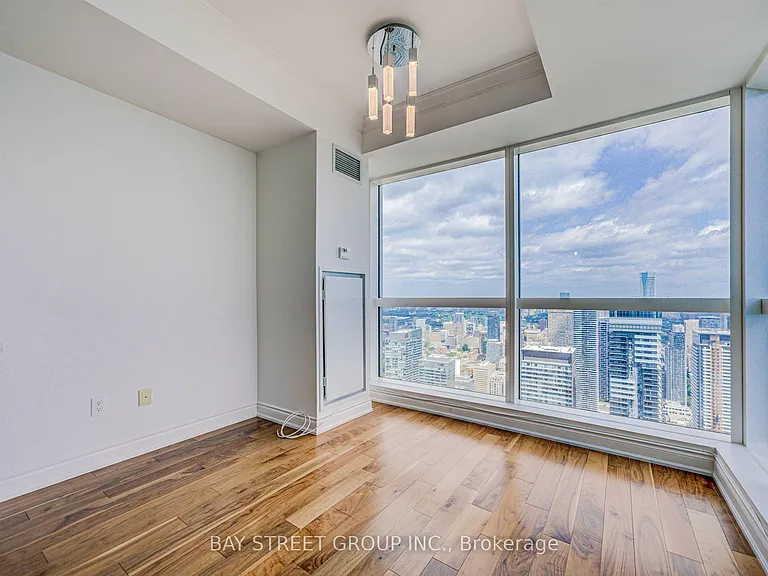 388 Yonge St #6701 — Photo 11