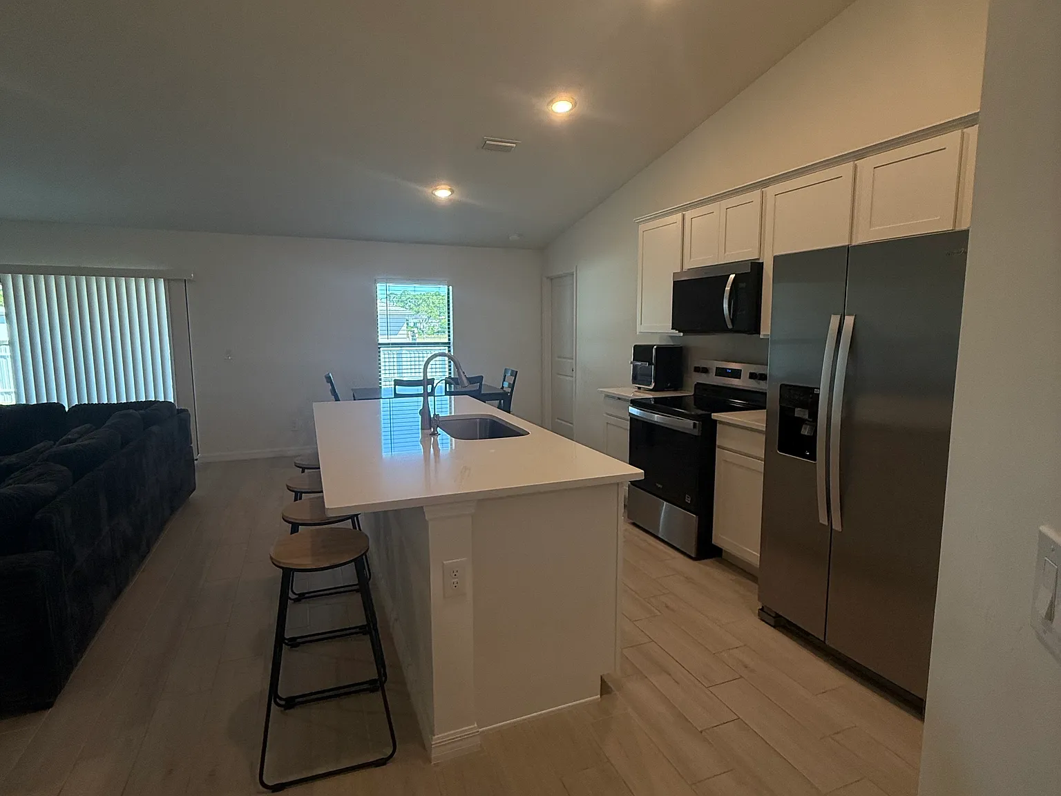 4 bed, 1469 sqft, $2,400 — Photo 4