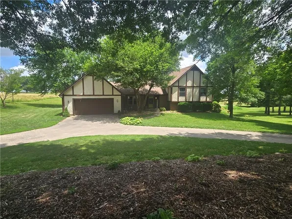 202 S 30th St, Lexington, MO 64067