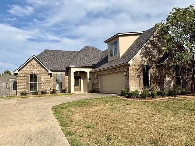 1st image of 3903 Le Brooke Ln