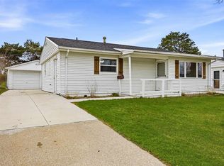 1051 Clifton St NE, Cedar Rapids, IA