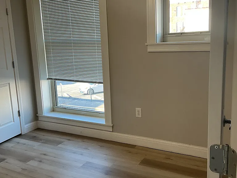 Drake Hotel Apartments — Photo 5