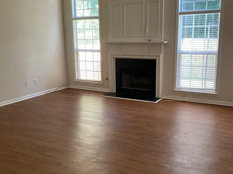702 Wamock Dr — Photo 3
