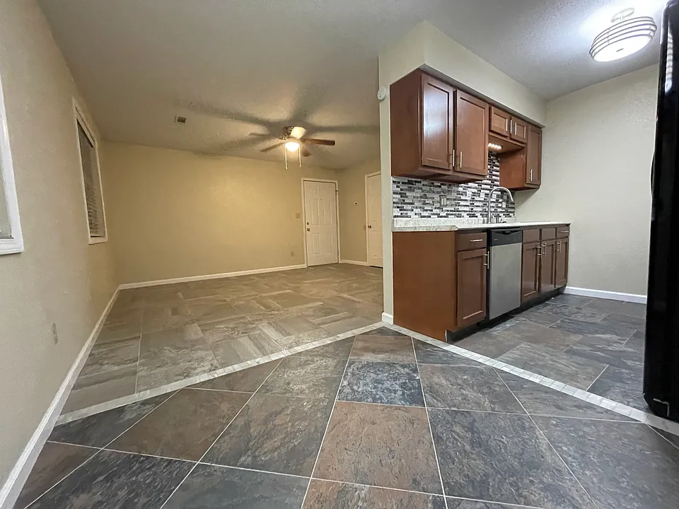 2564 Lisa Dr