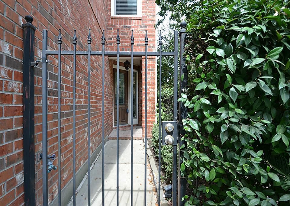 2nd image of W Dallas St