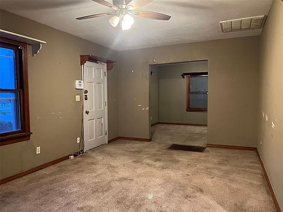 3rd image of 1220 SW Grand Blvd