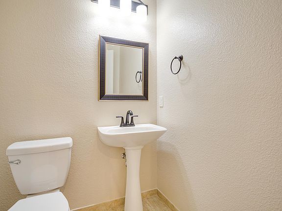 4th image of 5317 Vestia Dr