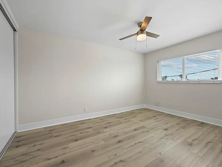 4022 42nd St #9 — Photo 8