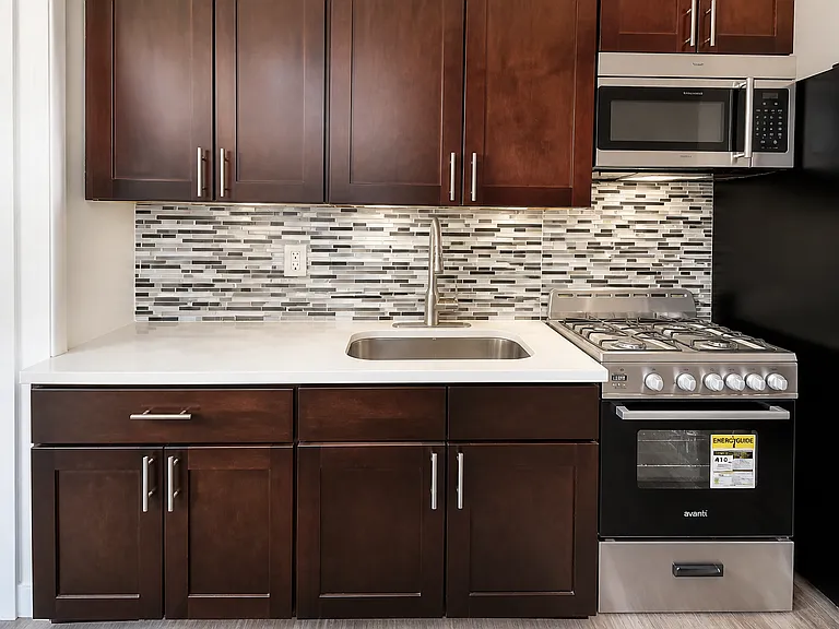 149 Zabriskie St #21AA — Photo 2